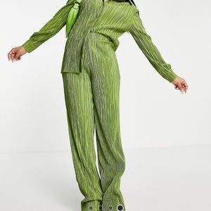 Stradivarius green pleated set